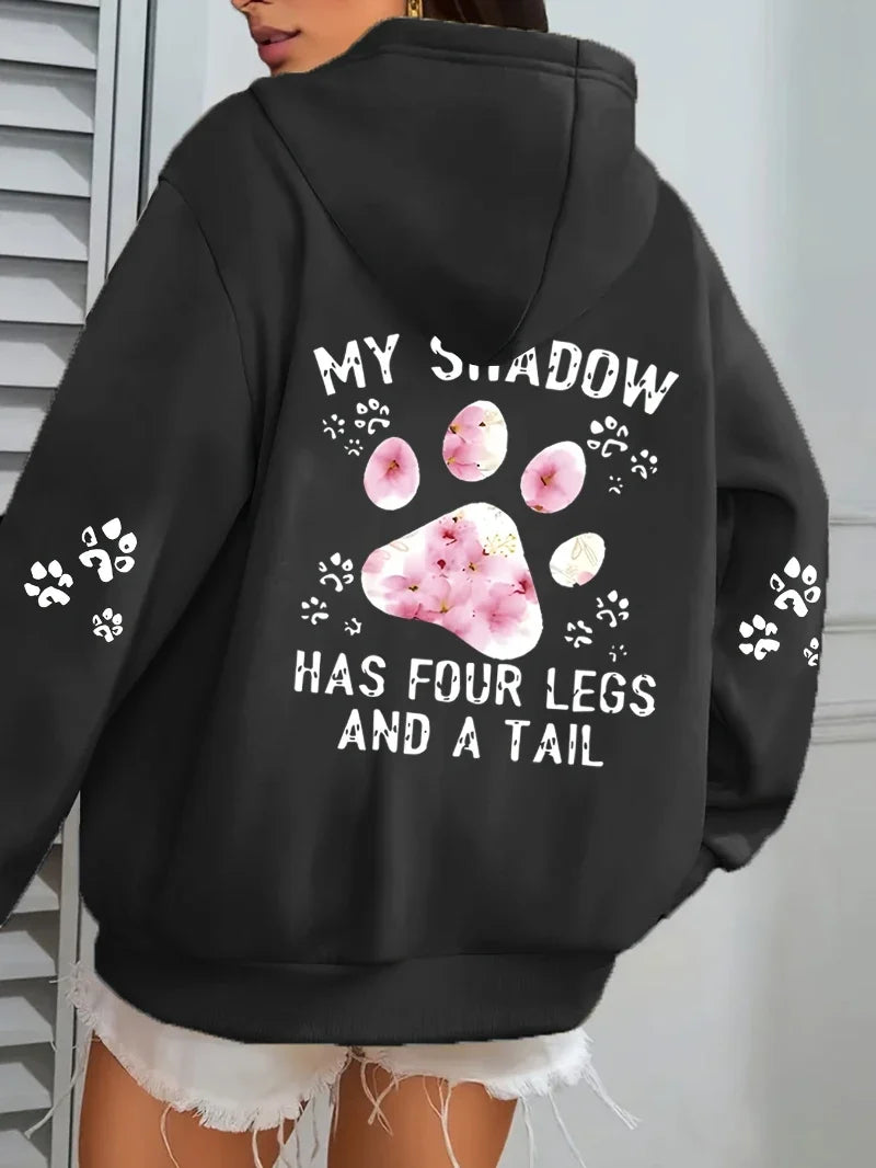 Hoodie med "My Shadow Has Four Legs And A Tail" tryck och blommiga tassar