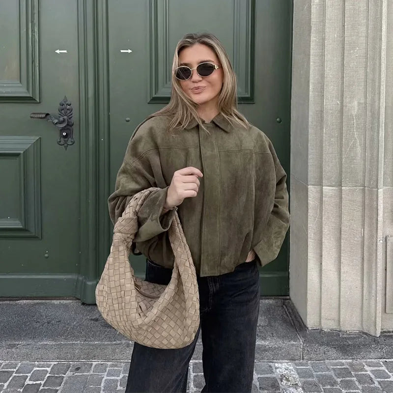 Grön kort jacka med krage och oversized passform
