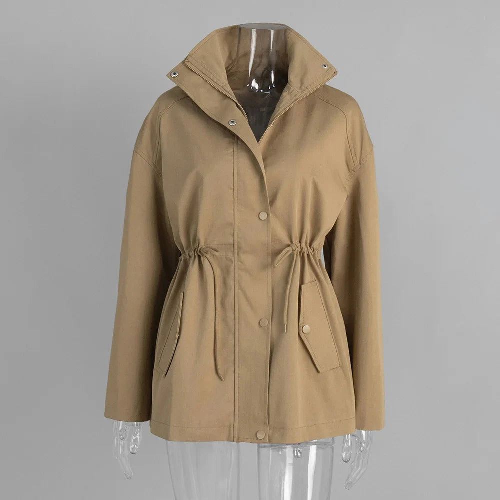 Damjacka med ståkrage och dragsko i midjan, beige, khaki, vit