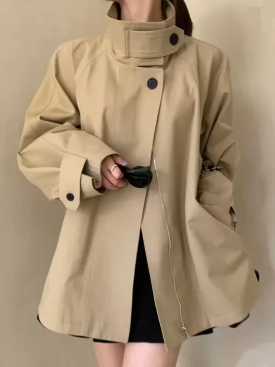 Damjacka med ståkrage och huva, vid passform