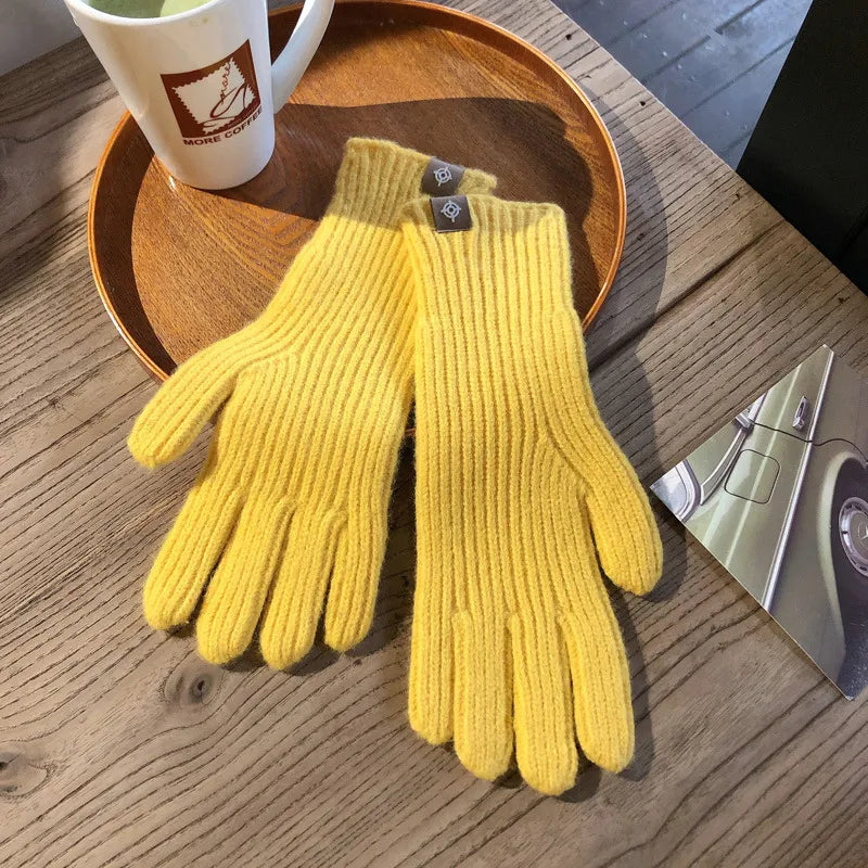 Stickade handskar i mjukt material med ribbad mudd, flera färger