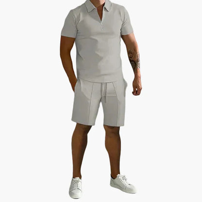 Herrset med pikétröja och shorts – Elegant och avslappnad sommarstil för vardag och fritid