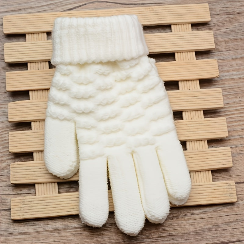 Vinterhandskar i stickat mönster med mjuk insida