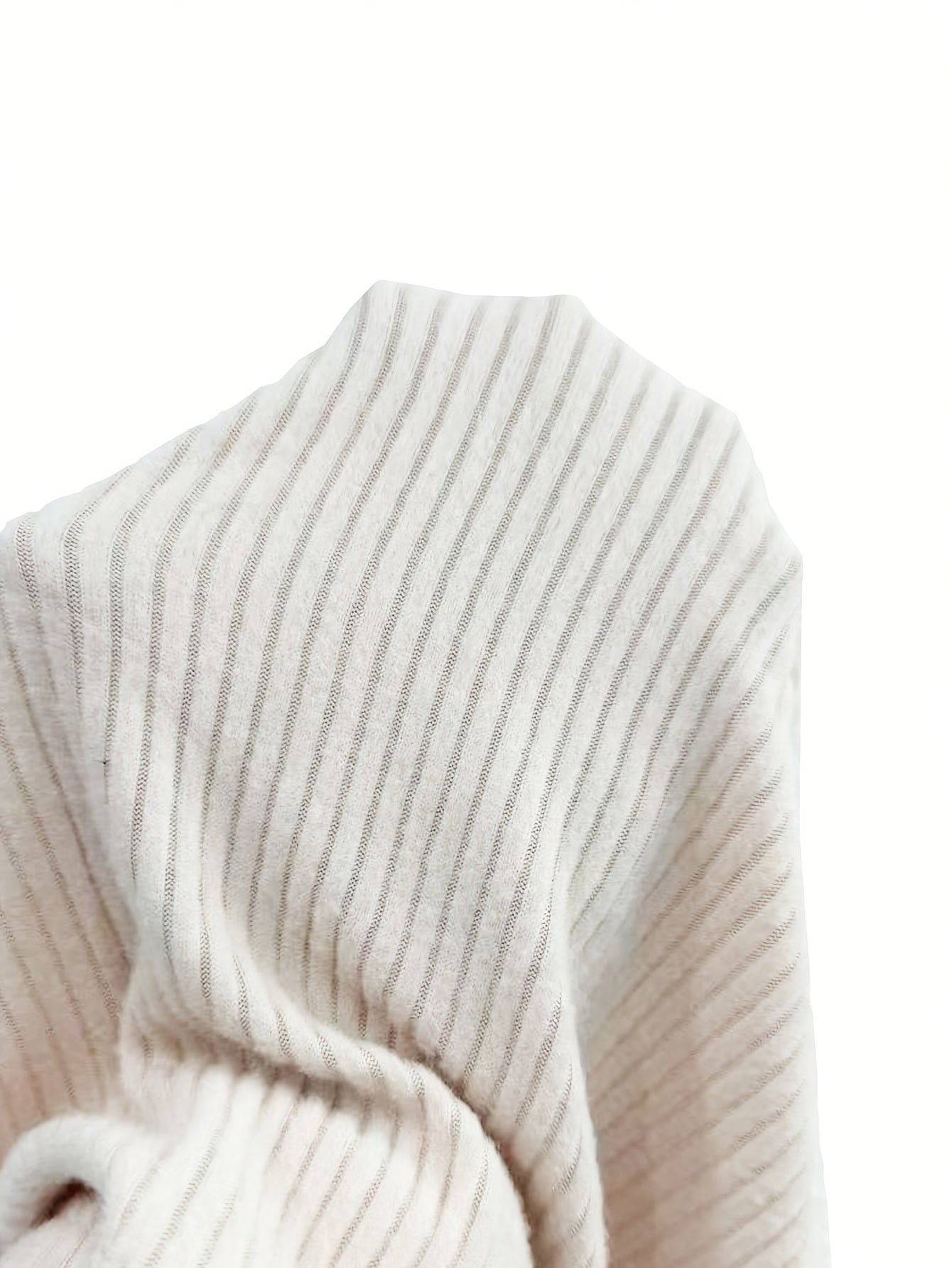Damlinne med ribbat mönster och elegant vardagsstil