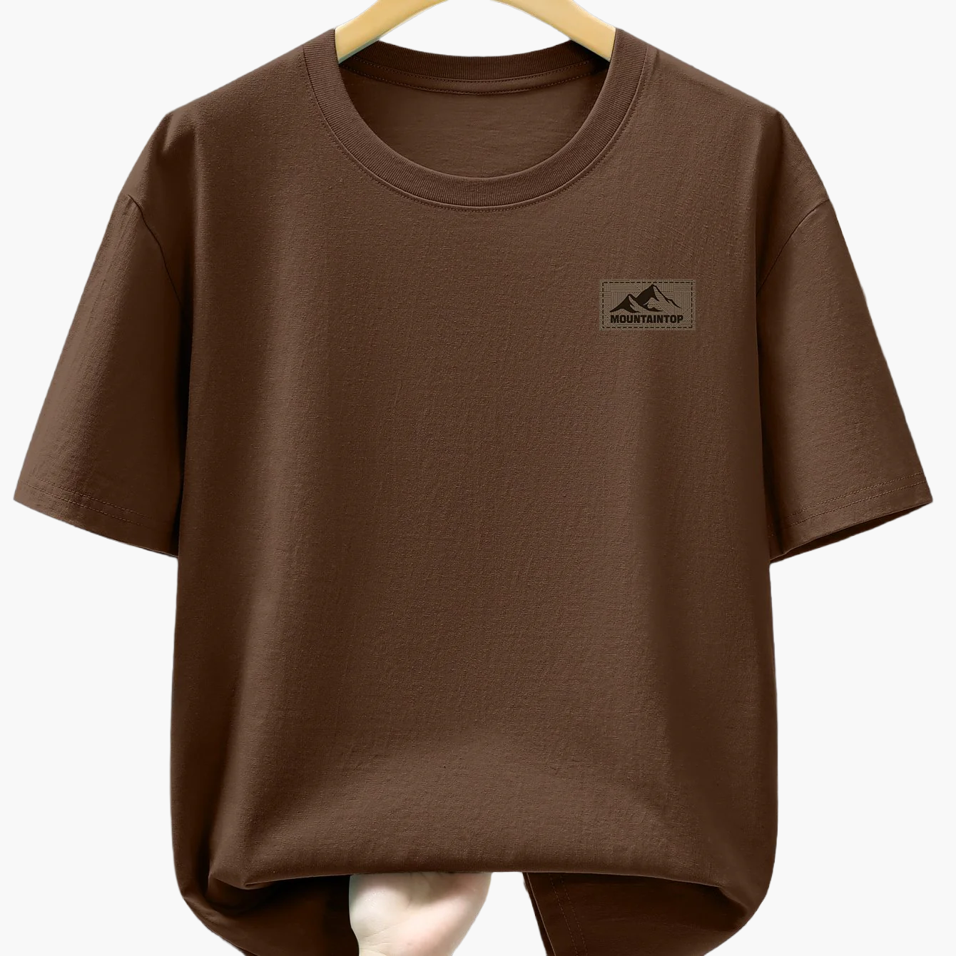 Herr T-shirt med minimalistisk bergslogga – Avslappnad och trendig vardagsstil