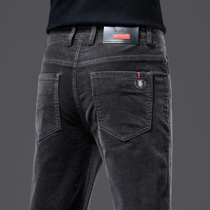 Smalpassade herrjeans med stretch för sommaren
