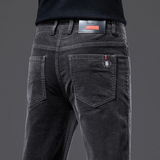 Smalpassade herrjeans med stretch för sommaren