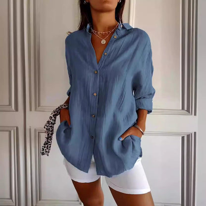 Joy – Långärmad Blus med Enkelknäppning och Plissering