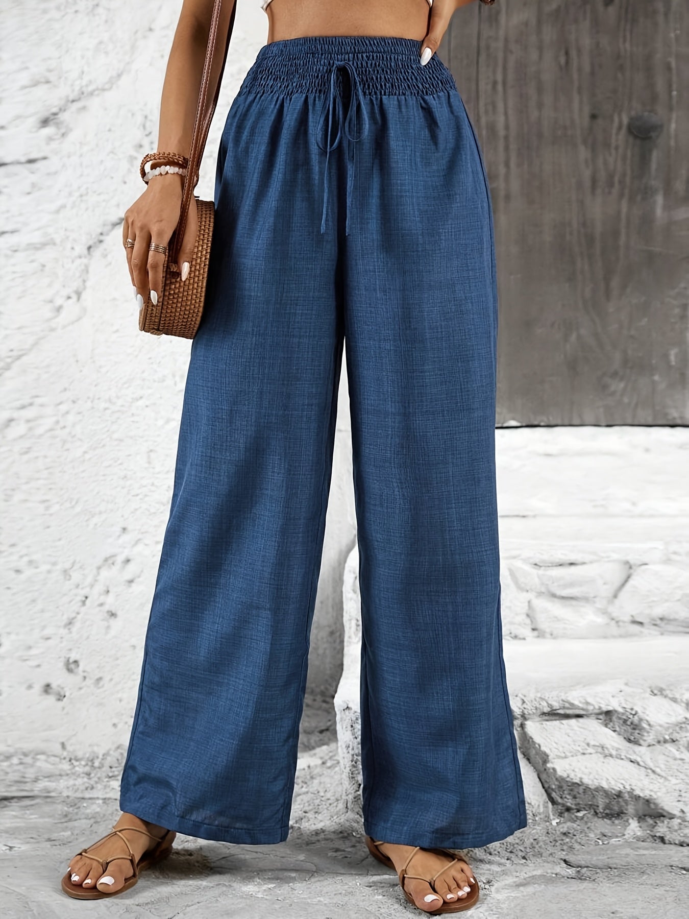 Dam Eleganta Vida Byxor med Smockad Midja för Avslappnad och Stilren Look