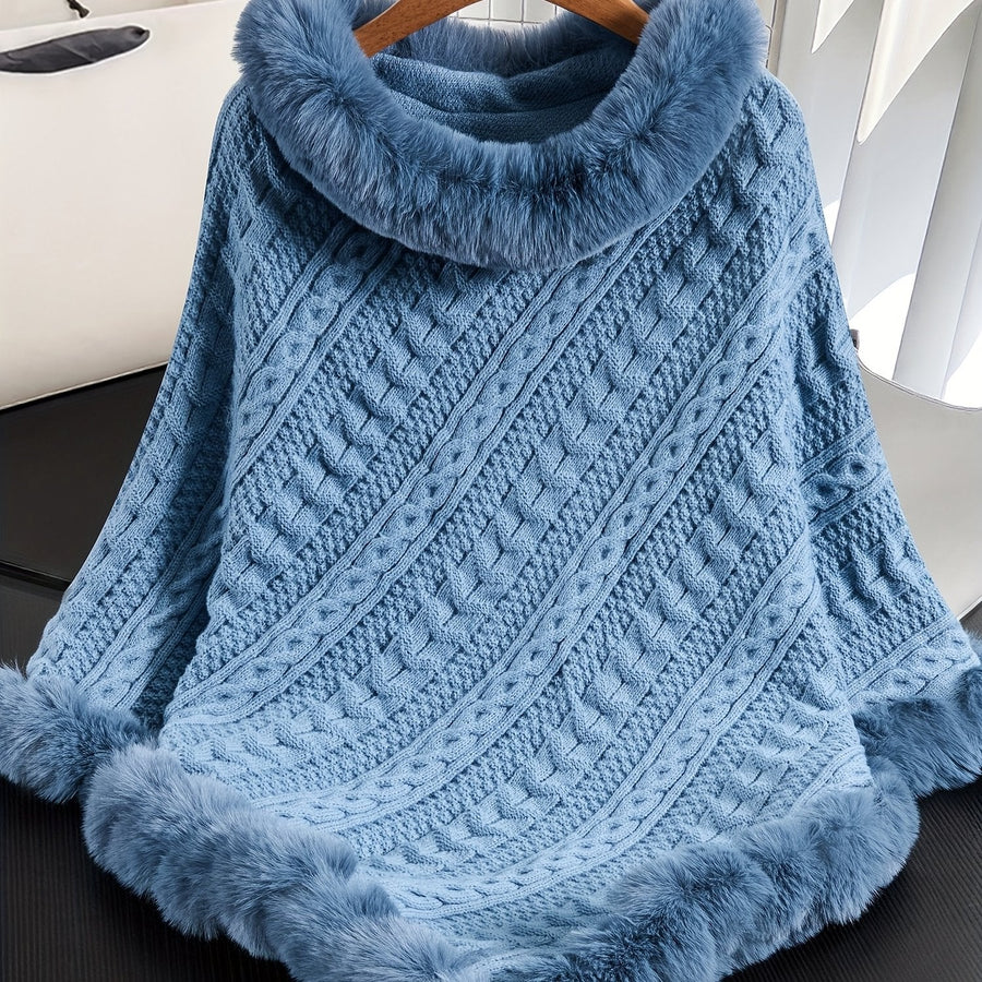 Kabelstickad poncho med fuskpälskant och polokrage