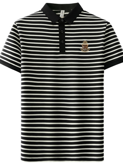 Herr Pikétröja med Klassiska Ränder och Broderad Emblem – Stilren och Sportig för Fritid och Arbete
