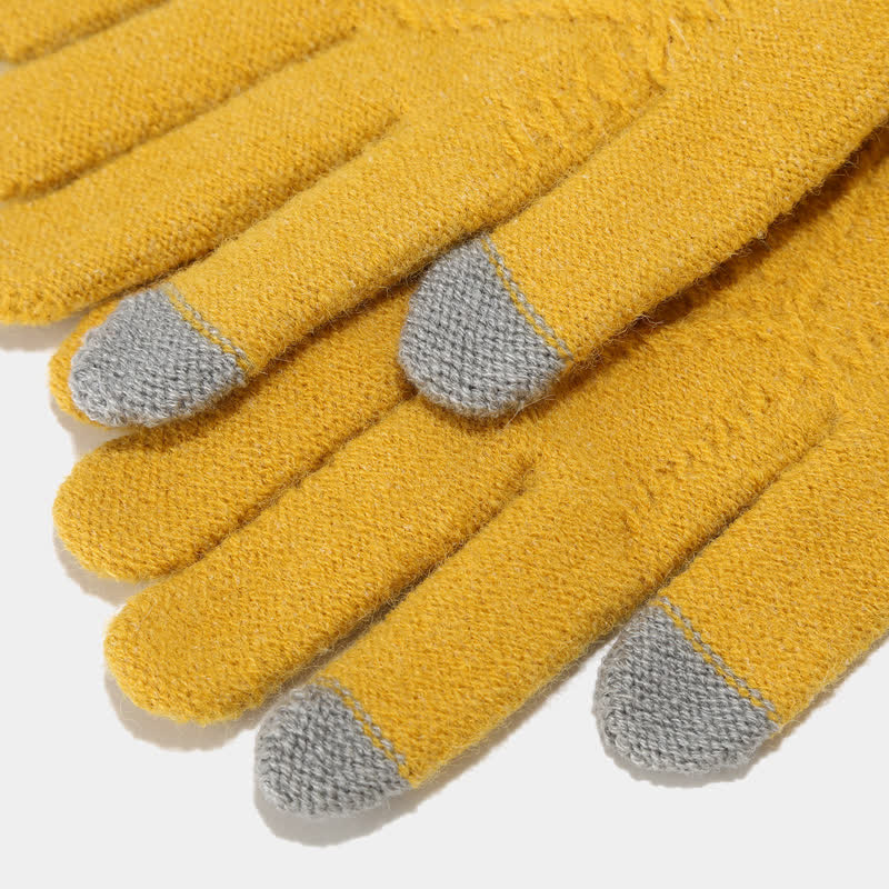 Mössset med mössa, halsduk och handskar, stickat med diamantmönster och pompom