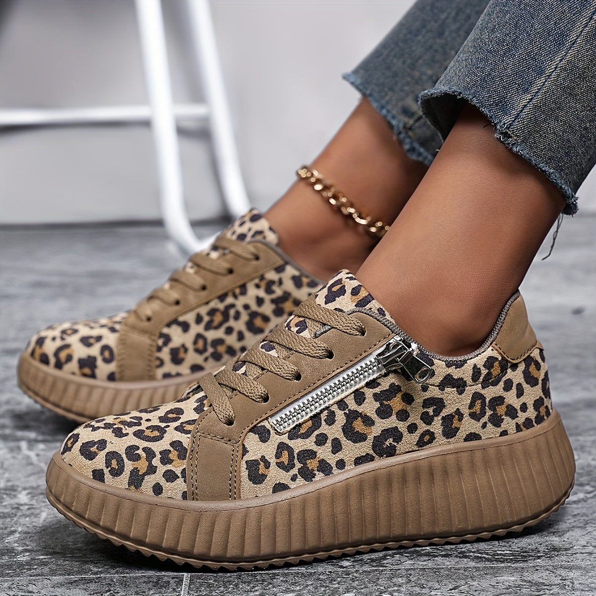 Damsneakers med leopardmönster och platåsula – Trendiga vardagsskor