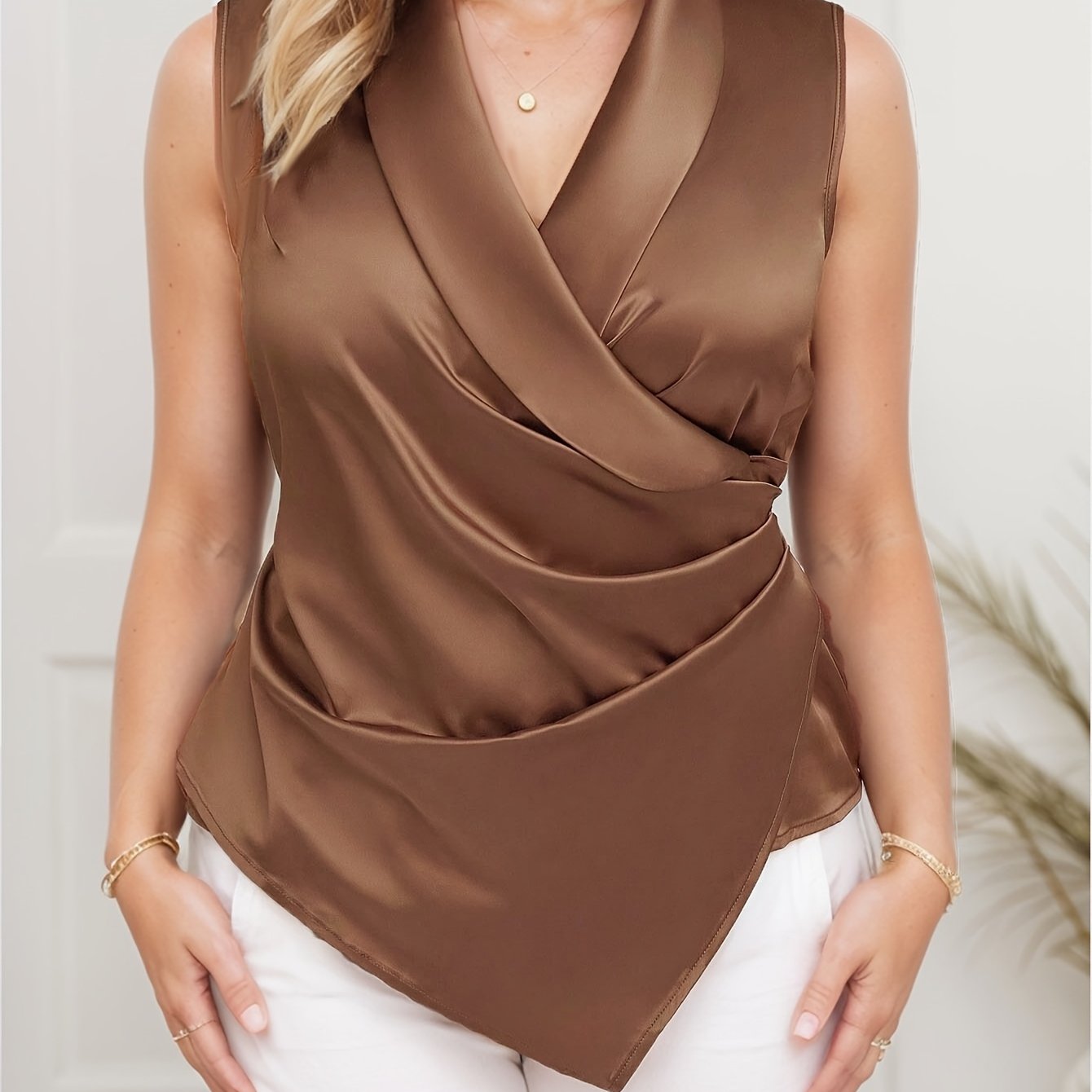 Dam Elegant Asymmetrisk Ärmlös Blus med Omlottkrage – Perfekt för Vår och Sommar