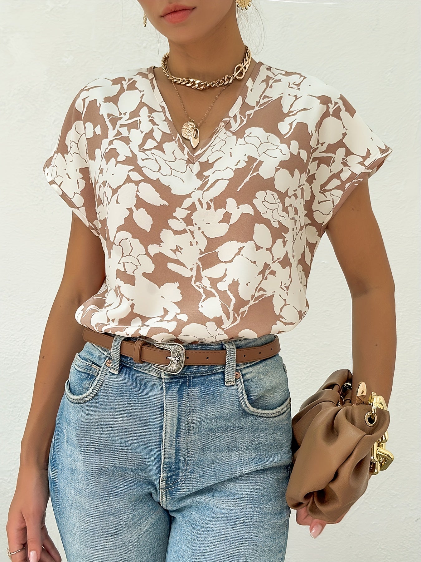 Dam Elegant Blus med Blommönster och V-ringning – Perfekt för Sommar och Vardag