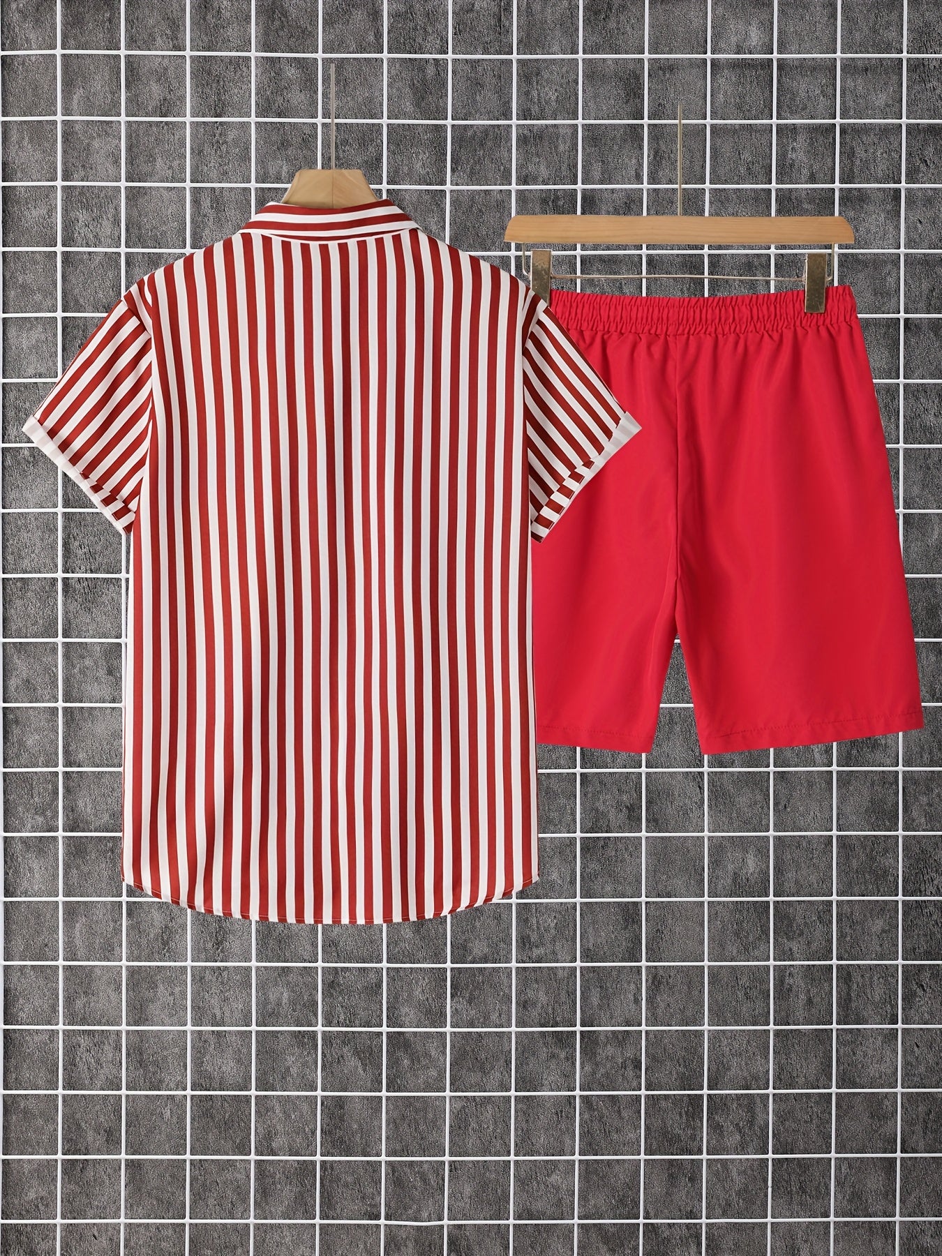 Herr Set – Trendigt Sommarset med Randig Skjorta och Shorts för Avslappnad Stil
