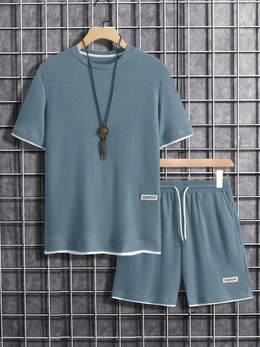 Herrarnas avslappnade set med t-shirt och shorts – perfekt för sommaren, sport och vardag