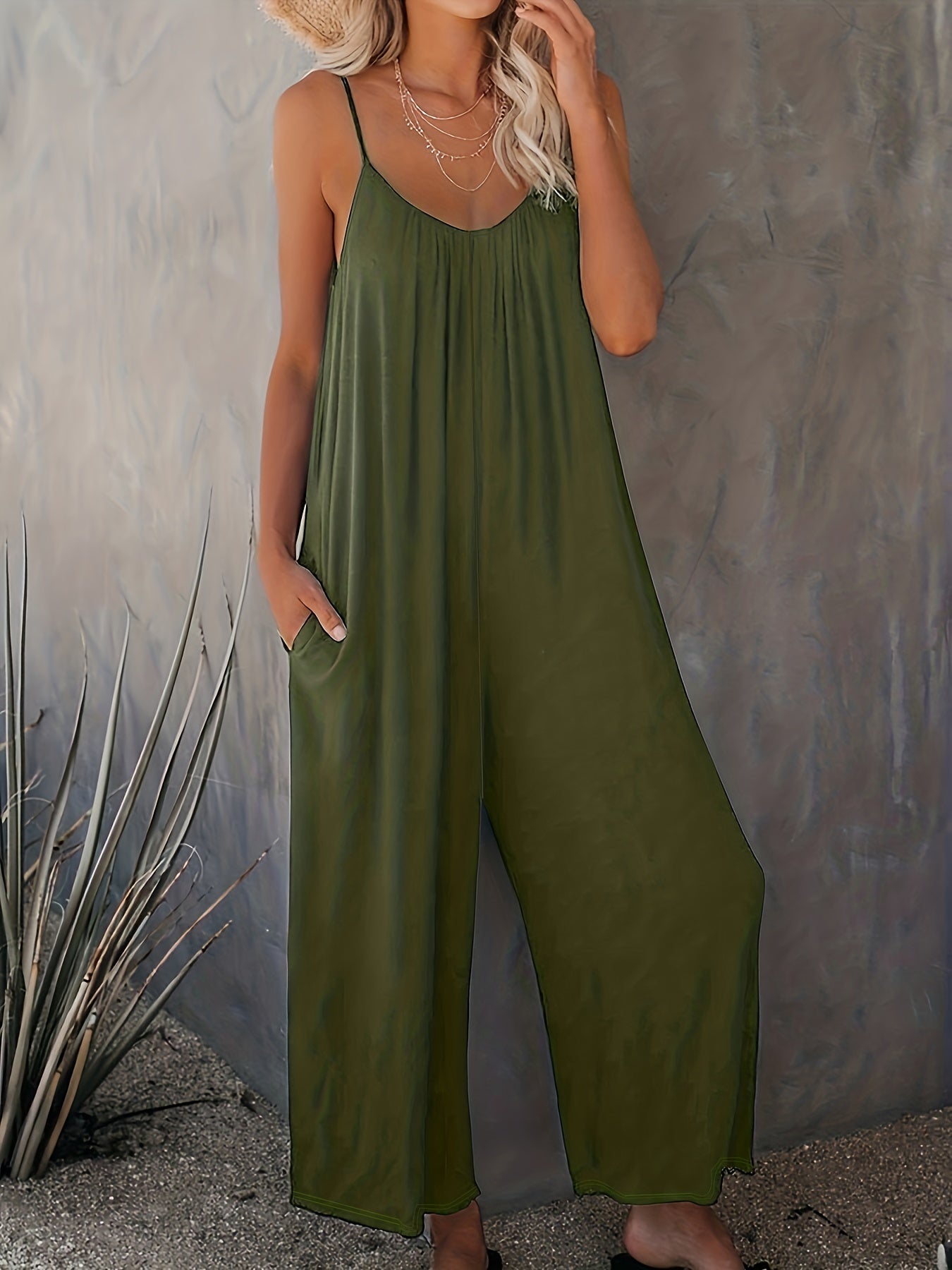 Dam Jumpsuit med Spaghettiband och Fickor – Avslappnad och Trendig Sommarstil
