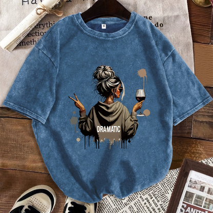 Dam T-shirt med tryck – Dramatic, avslappnad stil, perfekt för vardag och fritid