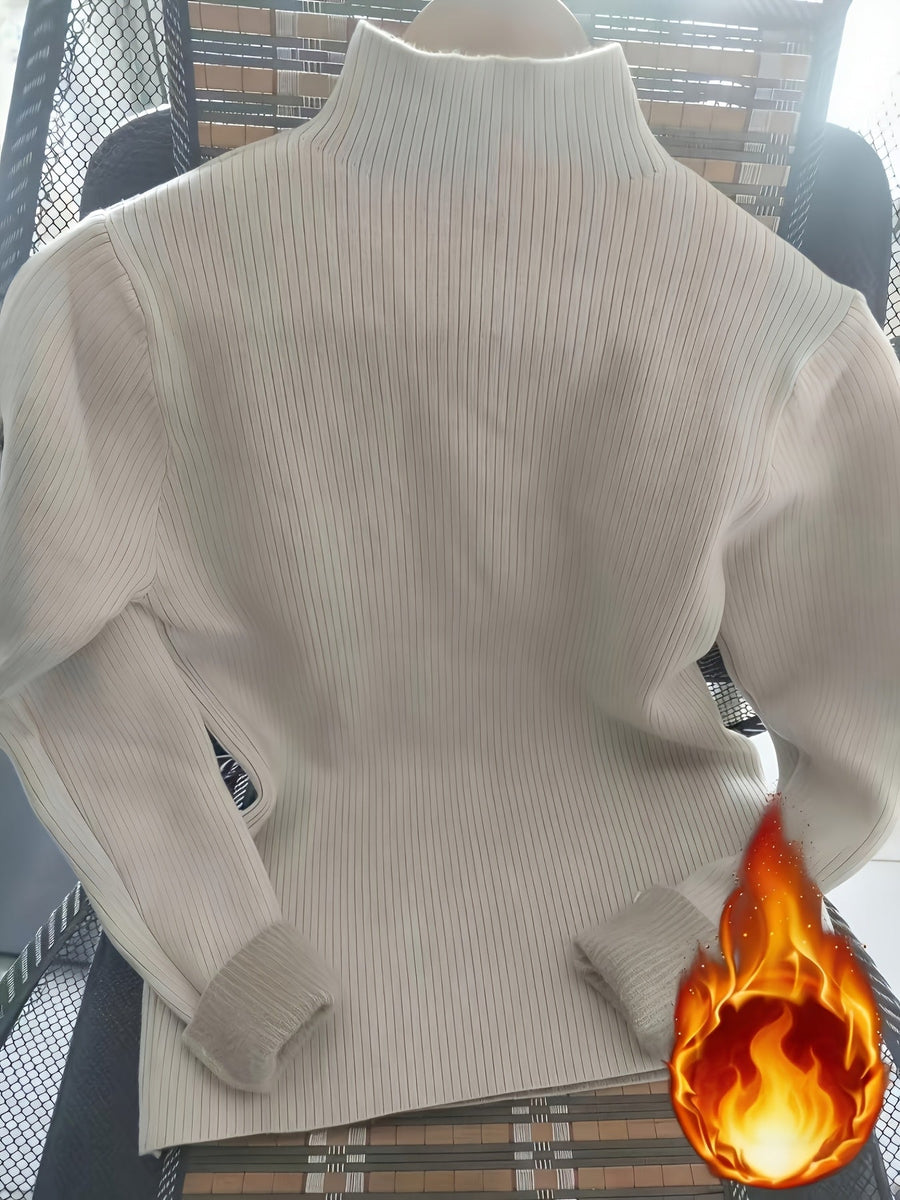 Dam ribbstickad tröja med hög krage och mjukt foder