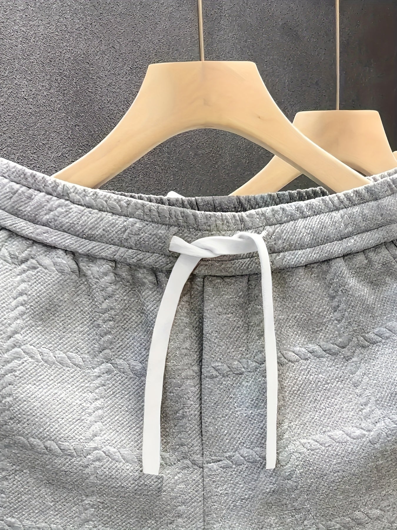 Herrshorts med Präglat Rutmönster – Modern Sportig Stil för Fritid och Träning