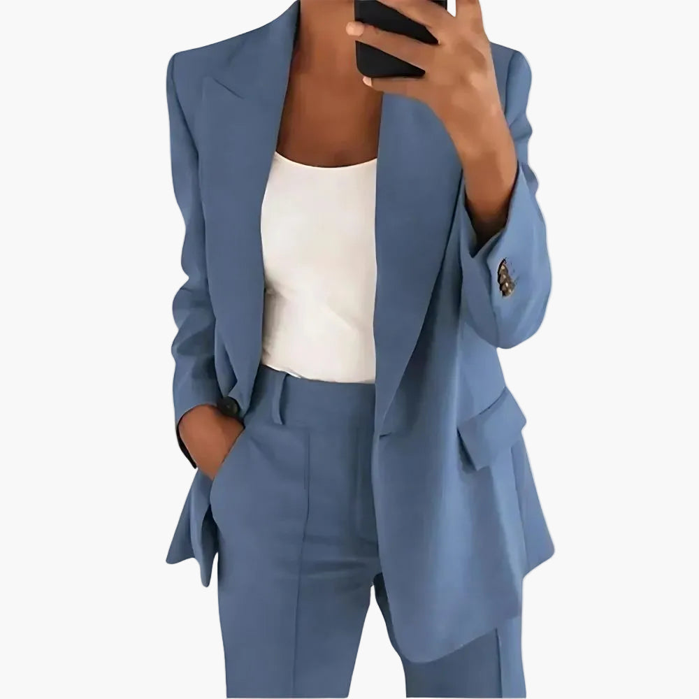 Damkostym med blazer och byxor – elegant och modern kontorsstil