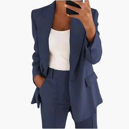 Damkostym med blazer och byxor – elegant och modern kontorsstil