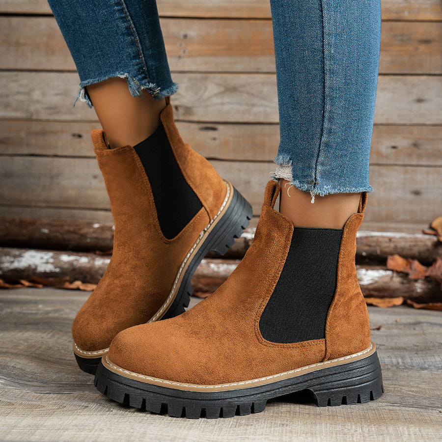 Chelseaboots med Grov Sula, Platt Klack och Elastiska Paneler