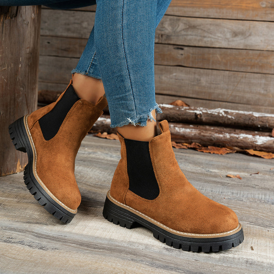 Chelseaboots med Grov Sula, Platt Klack och Elastiska Paneler