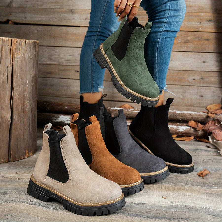 Chelseaboots med Grov Sula, Platt Klack och Elastiska Paneler