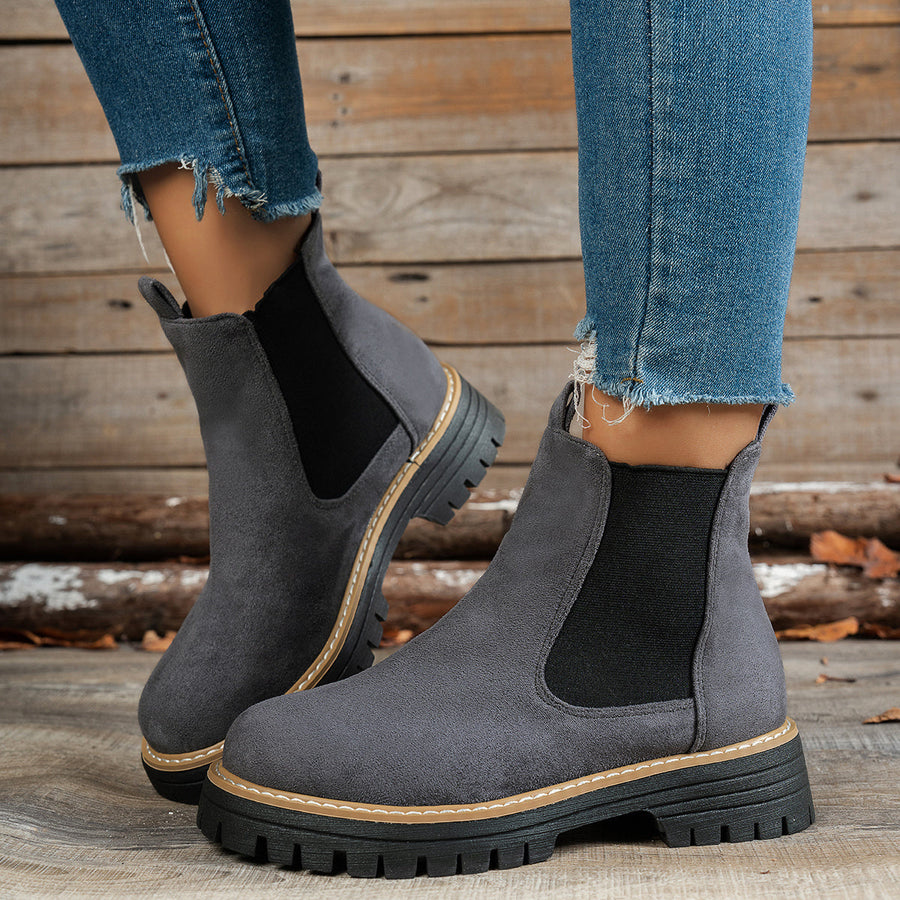 Chelseaboots med Grov Sula, Platt Klack och Elastiska Paneler