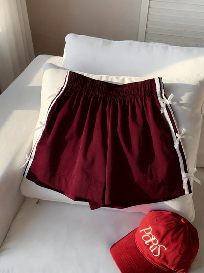 Damshorts med sportig design och dekorativa rosetter – Perfekt för sommar och semester