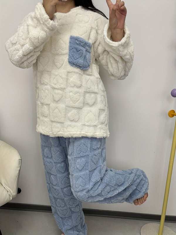 Mysig pyjamas med hjärtmönster och bröstficka i mjukt material