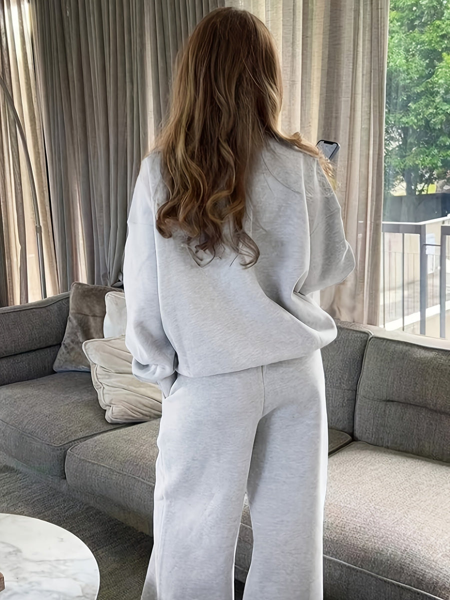 Dam sweatsuit med halv dragkedja, långärmad tröja och matchande byxor i mjukt material