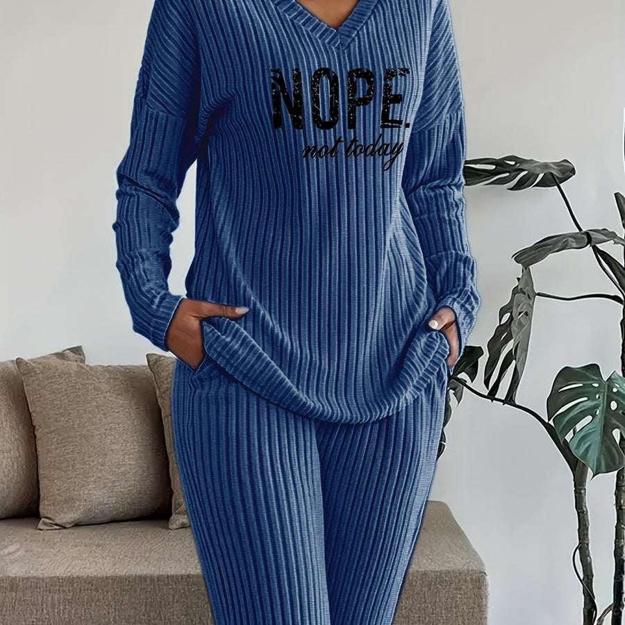 Ribbad loungewearset med V-ringning och tryck, långärmad tröja och vida byxor för dam
