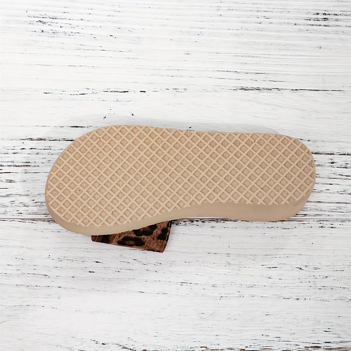 Damsandaler med platåsula och leopardmönster – Trendiga sommarslippers för semester och vardag