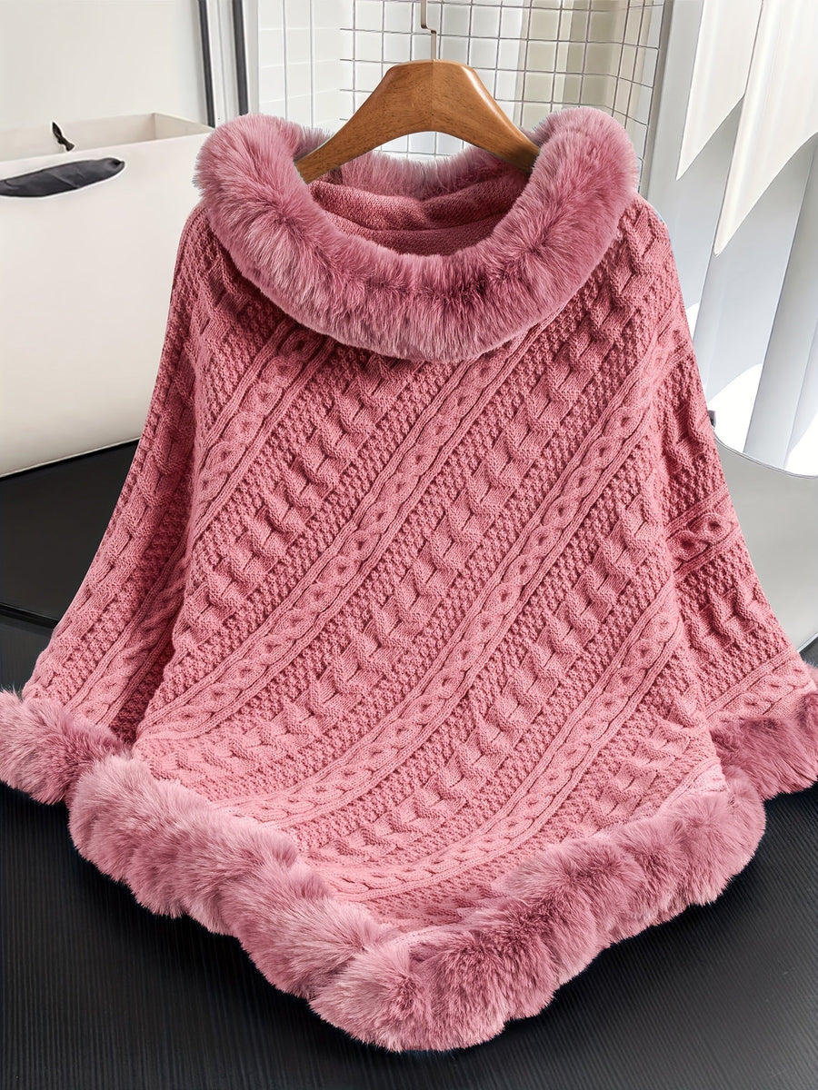 Kabelstickad poncho med fuskpälskant och polokrage