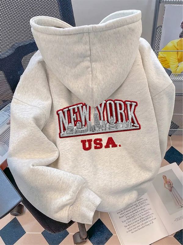 Ljusgrå hoodie med huva och "New York USA" brodyr baktill