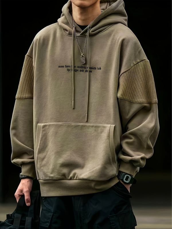 Herrhoodie med ficka och texttryck, stickade detaljer på ärmarna, khaki/svart