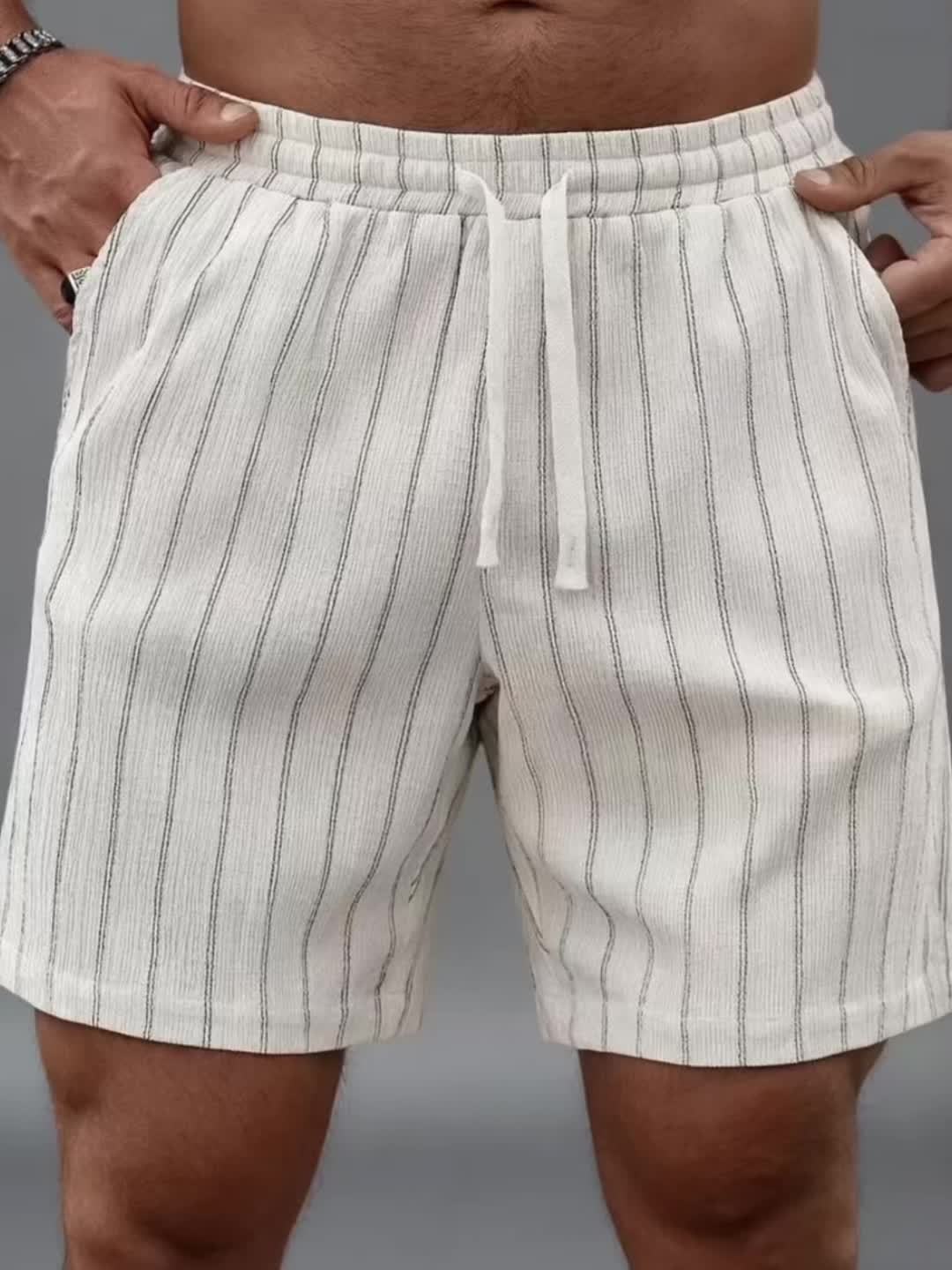 Herr Shorts med Smala Ränder – Avslappnad och Trendig Stil för Fritid eller Sport