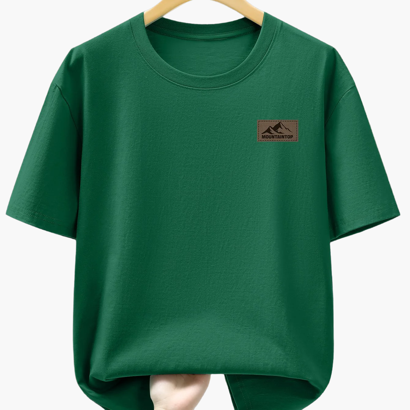 Herr T-shirt med minimalistisk bergslogga – Avslappnad och trendig vardagsstil