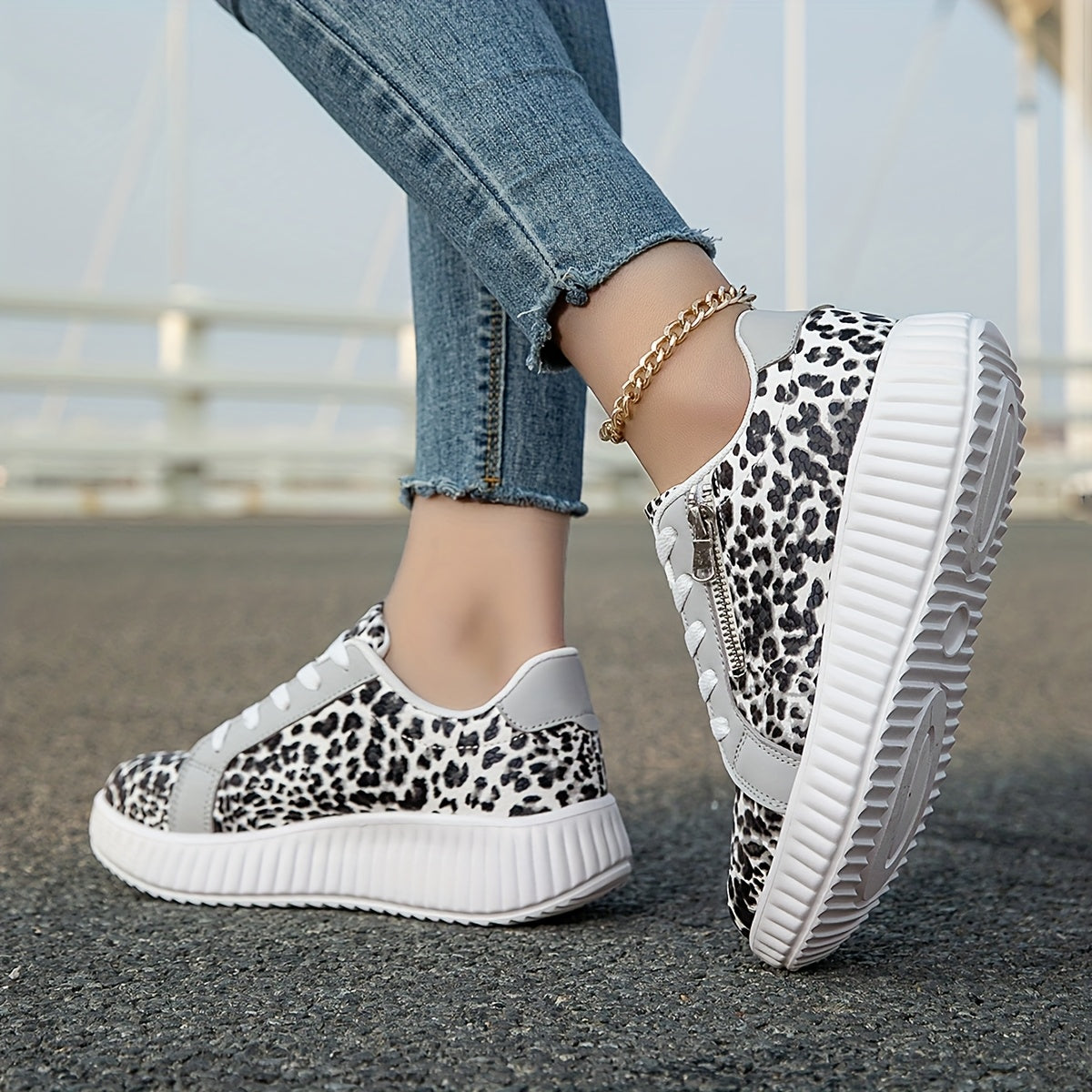 Damsneakers med leopardmönster och platåsula – Trendiga vardagsskor