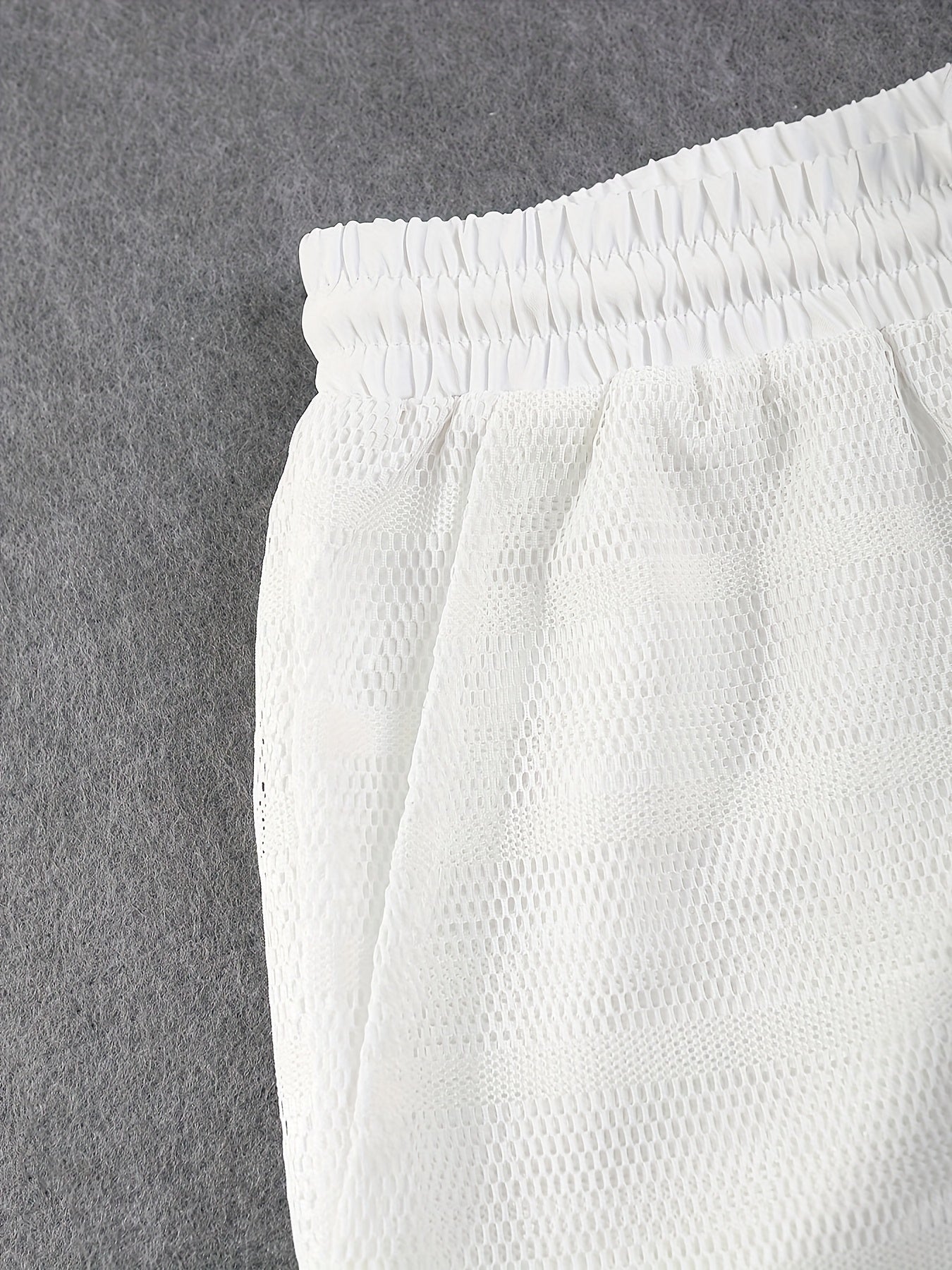 Herr Sportset Träningslinne och Shorts – Modern Mesh för Aktiv Livsstil