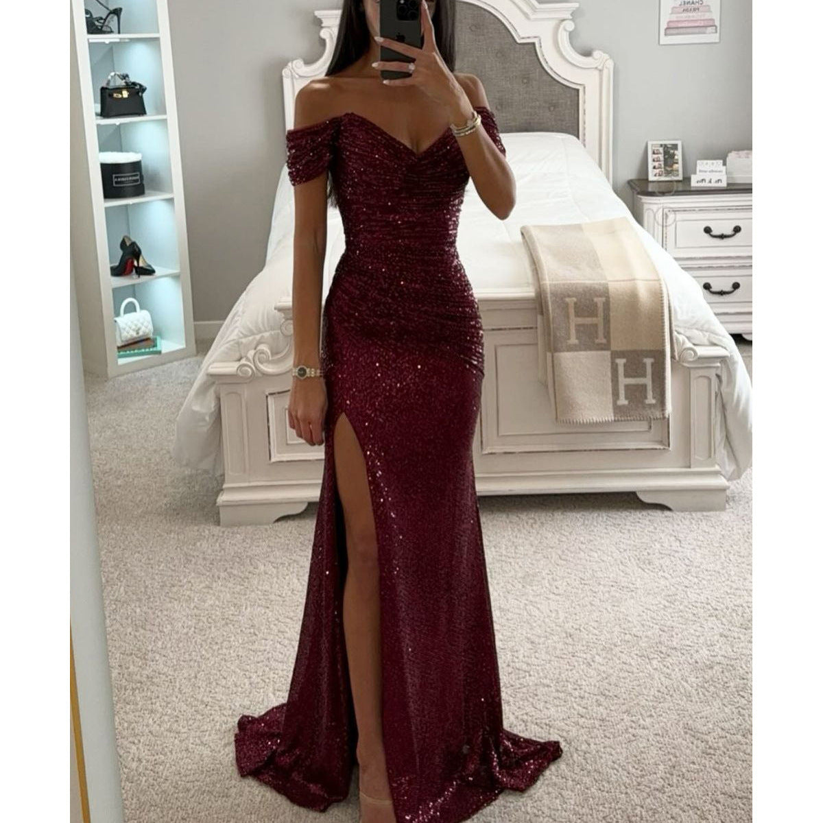 Somrig glittrig festklänning dam – elegant off shoulder långklänning för sommarbröllop och fest