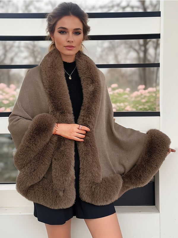 Damponcho med fuskpälsdetaljer Vinterkappa