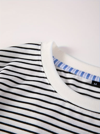 Herr T-shirt med horisontella ränder – Stilren och mångsidig vardagsstil