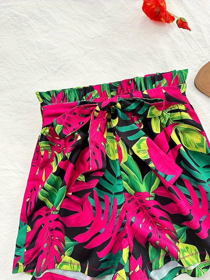 Damset med ribbad linne och tropiska shorts – semesterstil och sommaroutfit