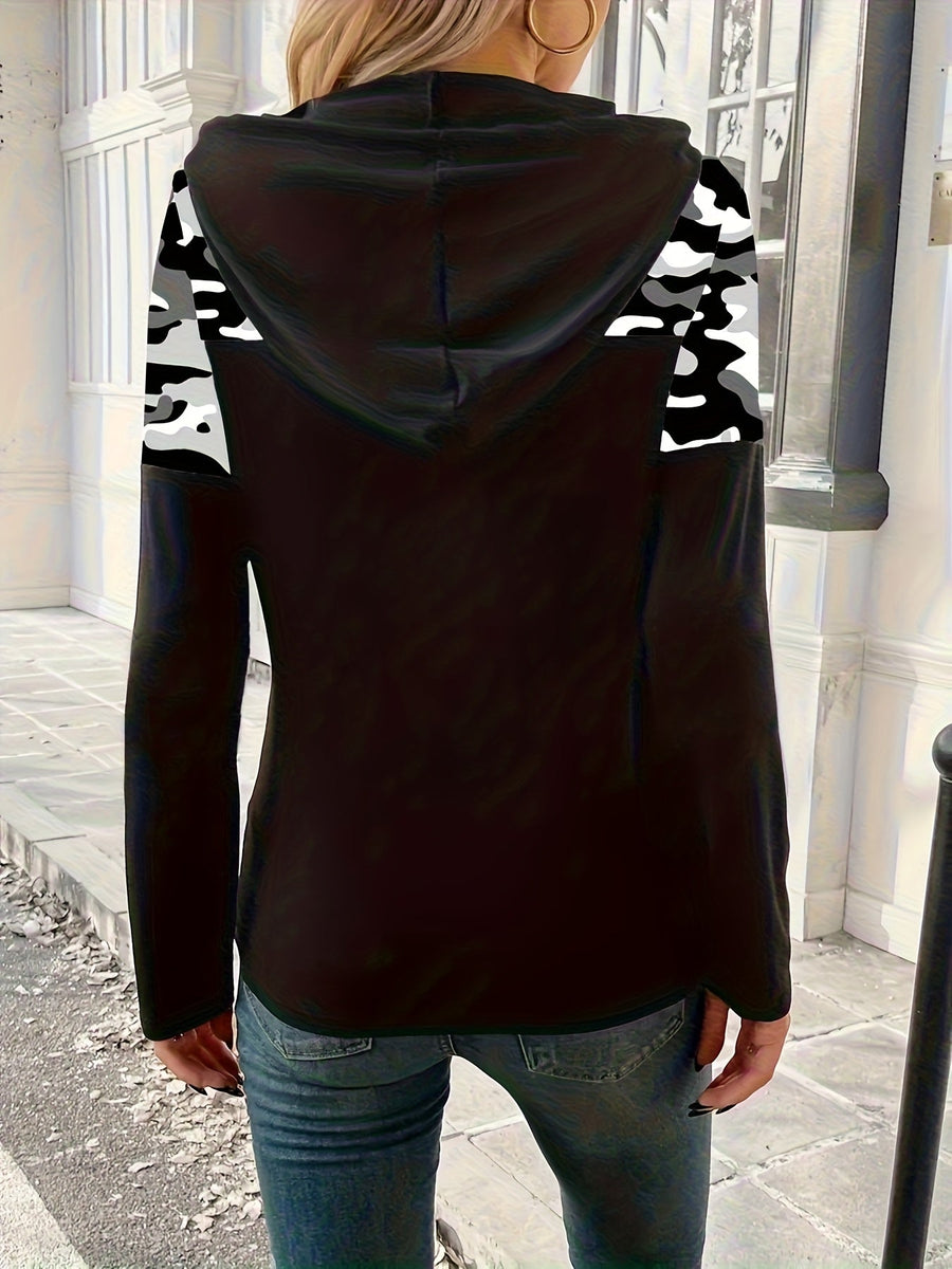Damhoodie med kamouflagemönster svart och vit långärmad