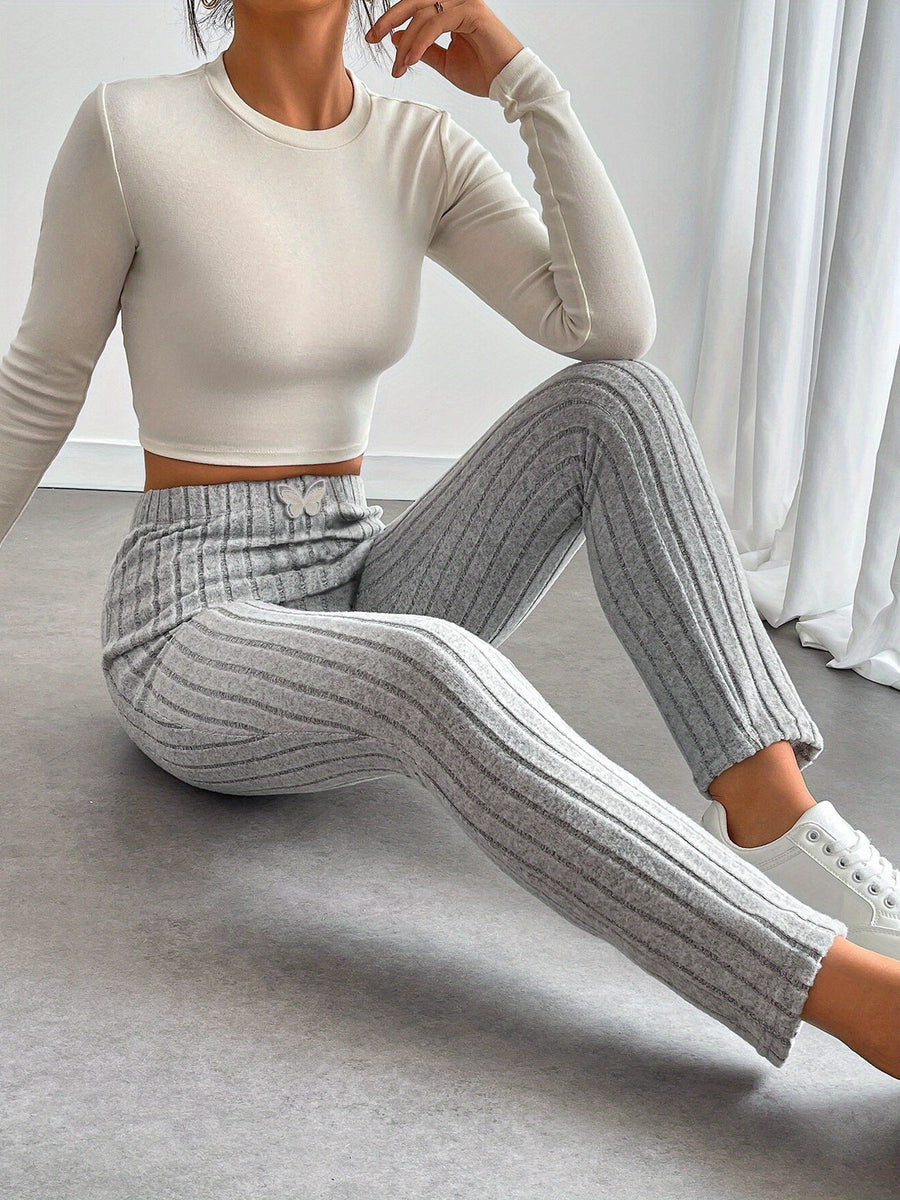Gråa Dam Leggings med Ribbad Struktur och Fjärilsdetalj, Hög Midja