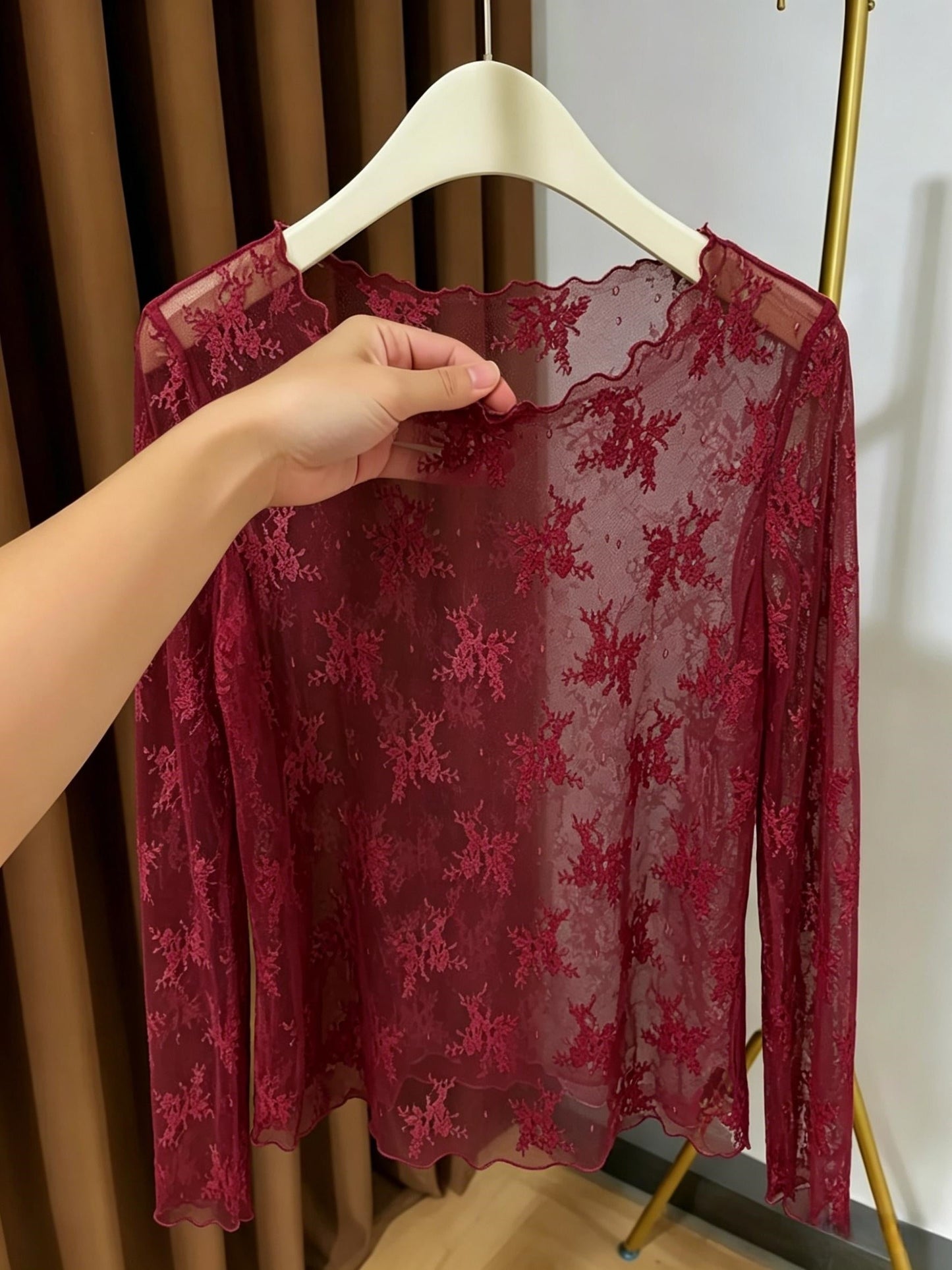 Dam Topp med Lång Ärm och Broderade Blommor – Elegant Transparent Festblus